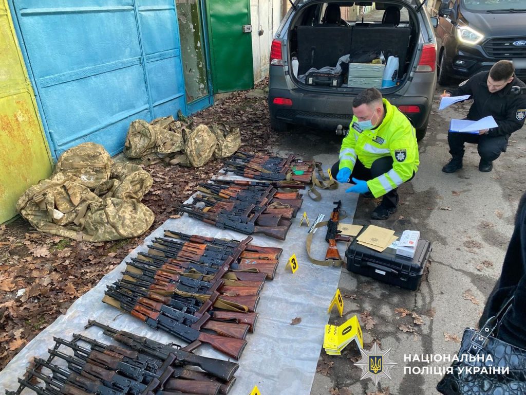 На Полтавщині викрили торговців «трофейною» зброєю