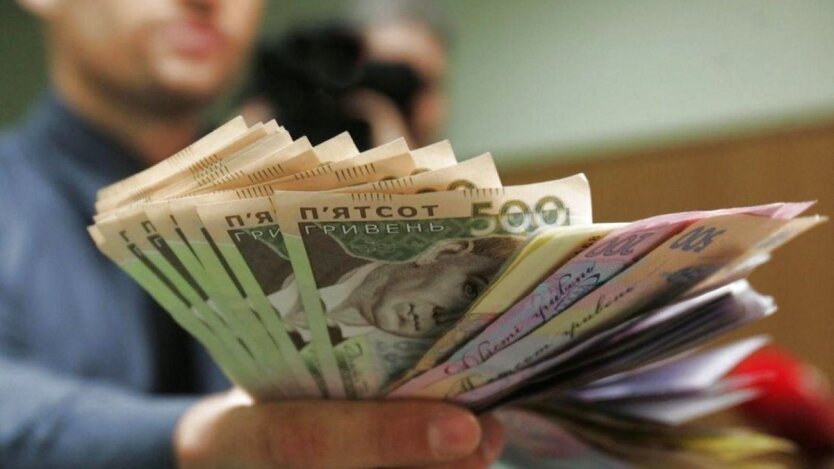 Зарплати соцпрацівників зростуть майже у 2,5 раза з 2026 року