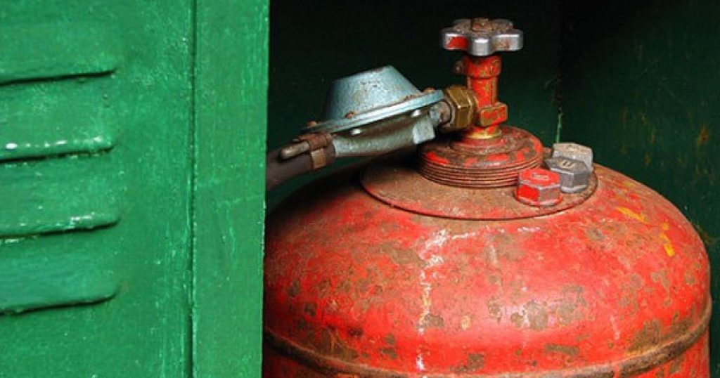 На Полтавщині в будинку вибухнув газовий балон: троє людей отримали опіки