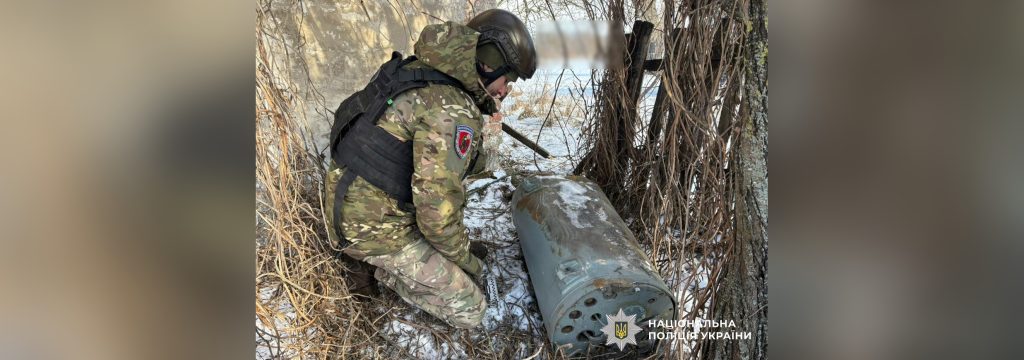 Бойову частину ракети Х-101 знайшли приватному подвір’ї на Полтавщині. ВІДЕО