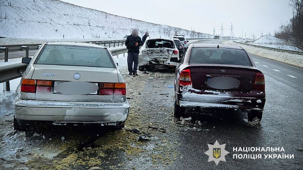 На Полтавщині зіткнулися легковики: поранені дві жінки та дворічна дитина