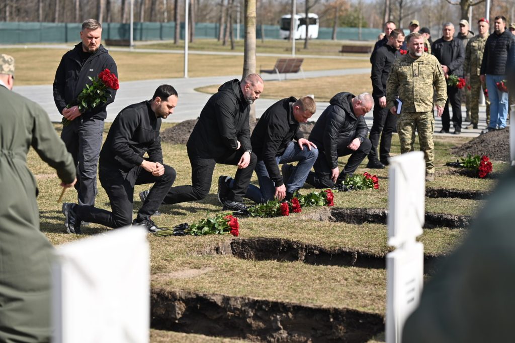 Поховання 11 невідомих Захисників відбулося на меморіальному кладовищі поховання невідомих захисників на меморіальному кладовищі