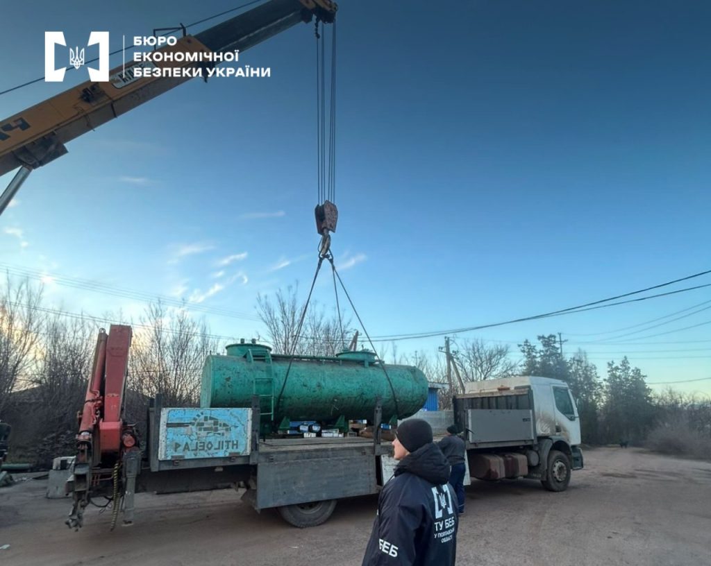 У Кривому Розі детективи БЕБ демонтували три нелегальних АЗС