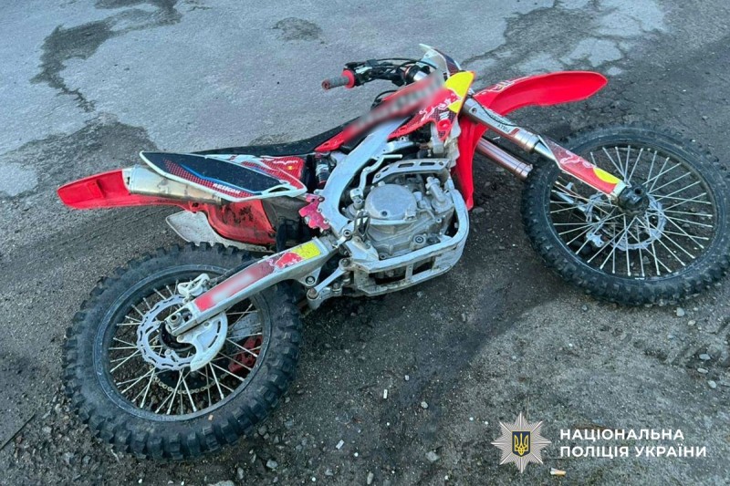 У Гадячі 26-річний мотоцикліст вилетів з дороги та врізався в опору, він загинув