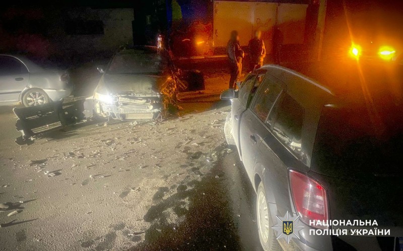 У Полтаві зіткнулися три автівки: дві людини отримали поранення