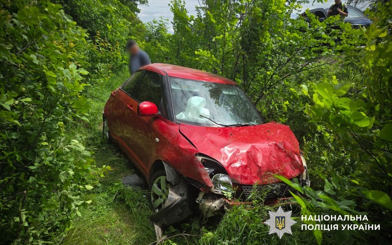 На Полтавщині зіткнулися легковики, один з них перекинувся: поранені дві жінки