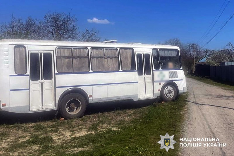 На Полтавщині під час ремонту автобус покотився та наїхав на чоловіка, він загинув