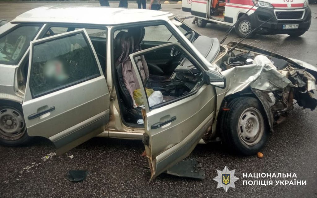На Полтавщині зіткнулися легковики: двох чоловіків та жінку госпіталізували