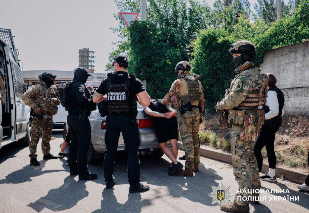 У Кременчуці затримали групу, яка організовувала втечі військових із частин