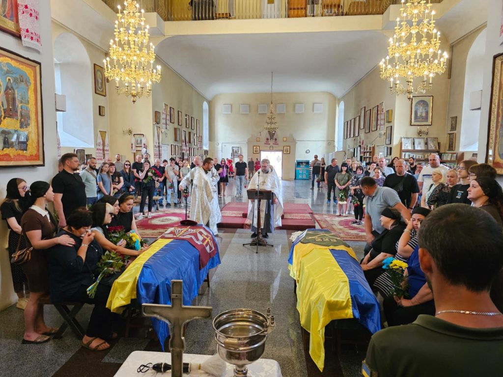 У Полтаві попрощалися із воїнами Павлом Жихарєвим та Валерієм Онищенком