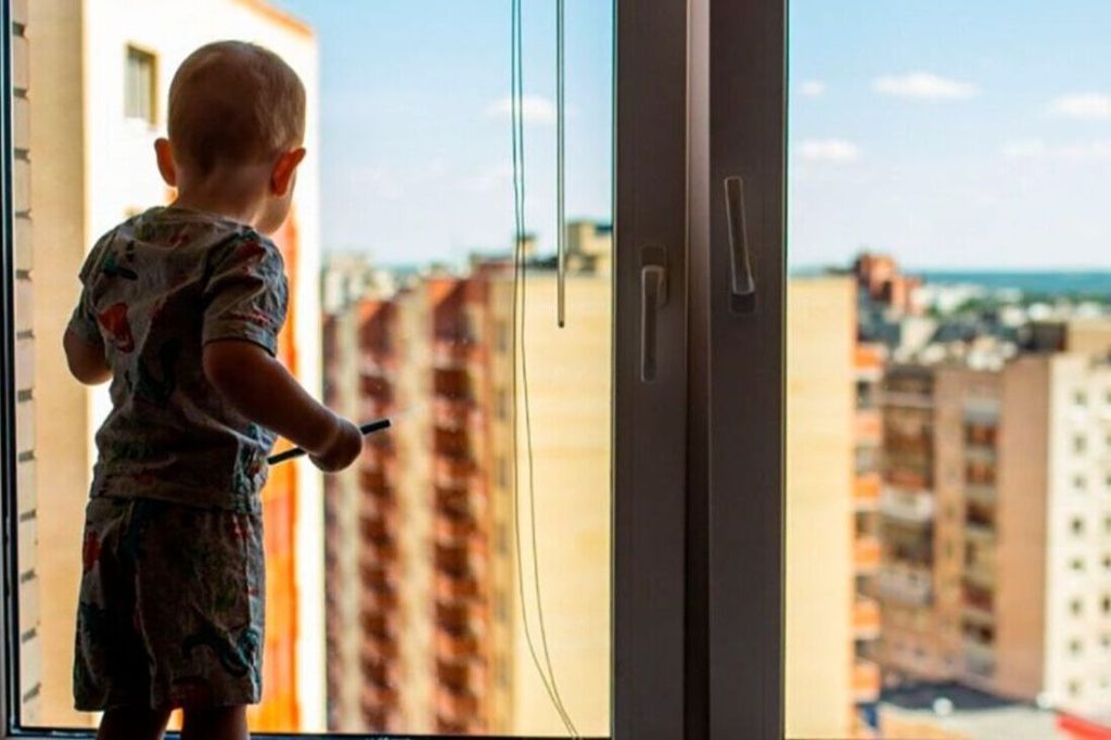 У Миргороді 2-річний хлопчик випав з вікна п’ятого поверху