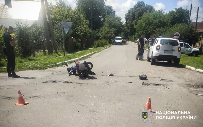 У Полтавській області зіткнулися автомобіль та мотоцикл: поранений 15-річний хлопець