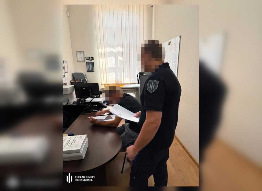 Поліцейського, який зламав чоловікові руку під час доставлення до ТЦК, відправили під варту Поліцейський зламав руку чоловіку під час доставлення до ТЦК у Полтаві