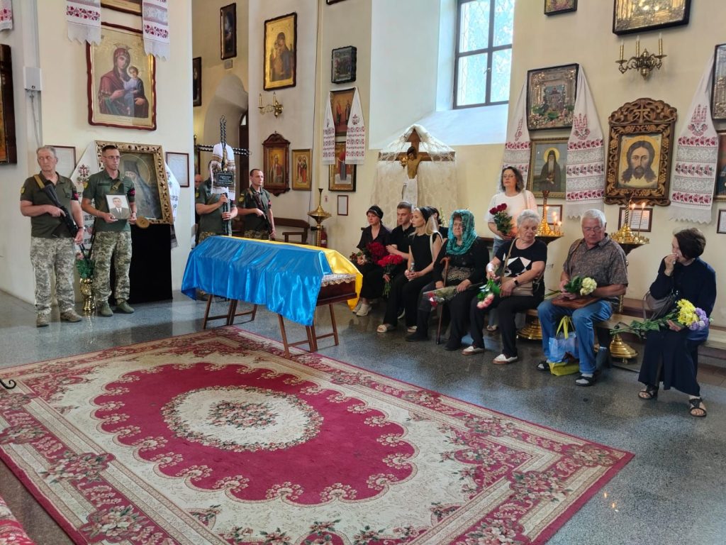 У Полтаві попрощалися із бійцями Євгеном Малюною, Станіславом Савенковим та Сергієм Лук’янцем