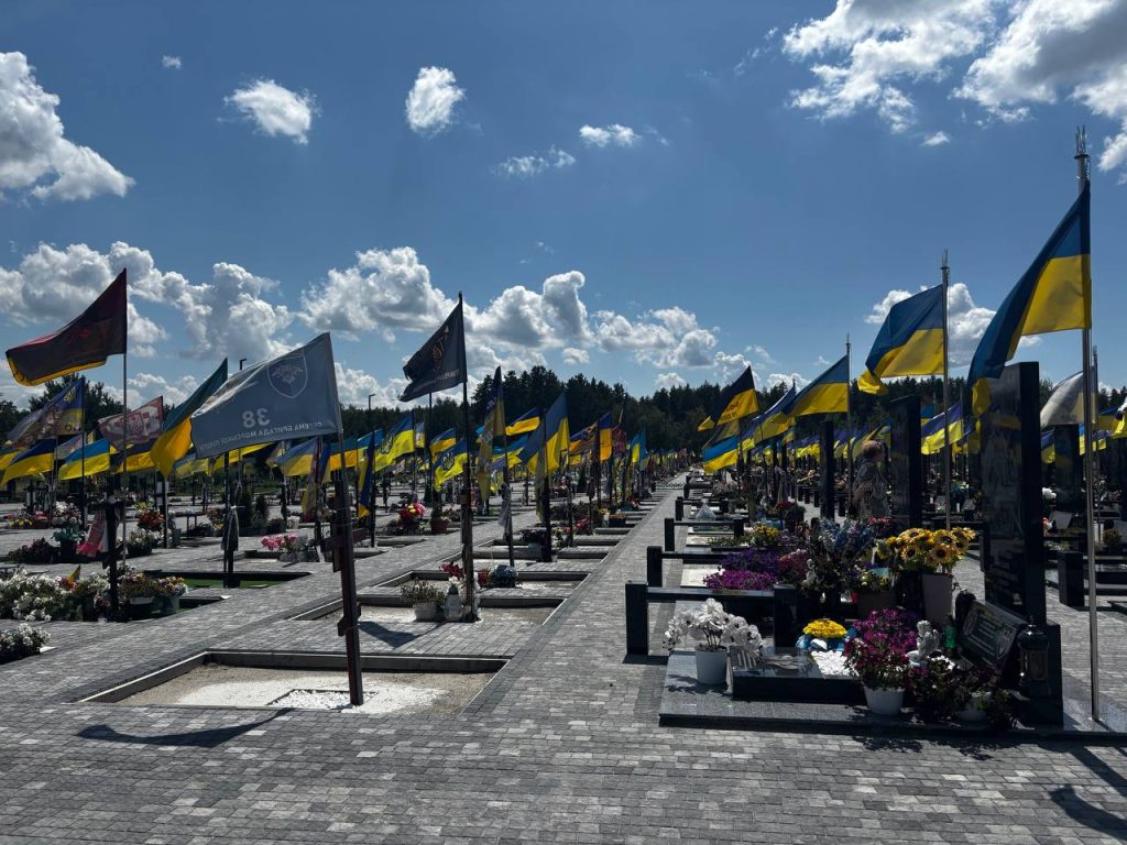 Родини загиблих військових під час звернення щодо меморіалу в Затуриному та ситуації навколо архітектурного конкурсу