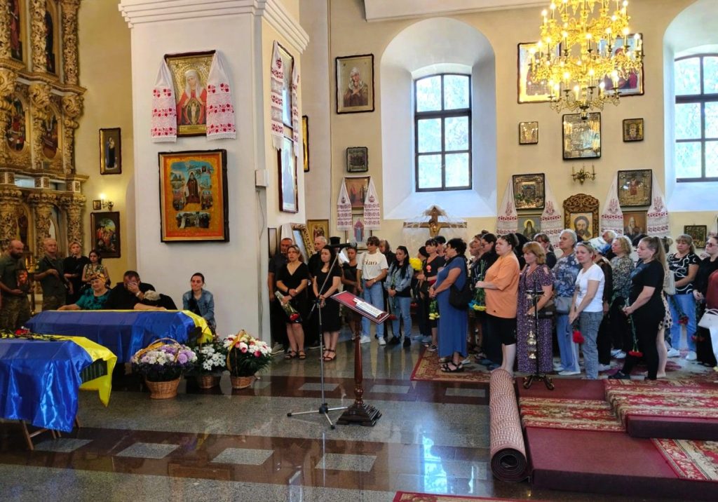 У Полтаві попрощалися із солдатами Сергієм Халявою та Сергієм Кобелєвим
