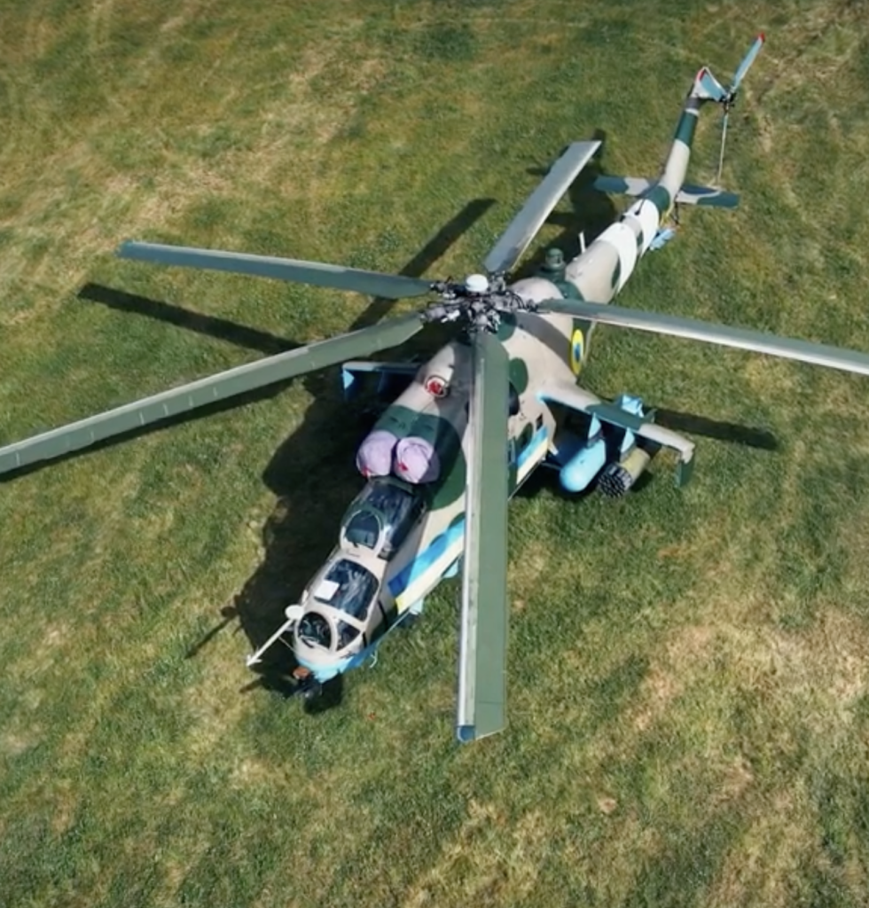 3 липня в Україні відзначають День армійської авіації Сухопутних військ Збройних сил України Військовий гелікоптер армійської авіації ЗСУ під час виконання бойового завдання у День армійської авіації України.