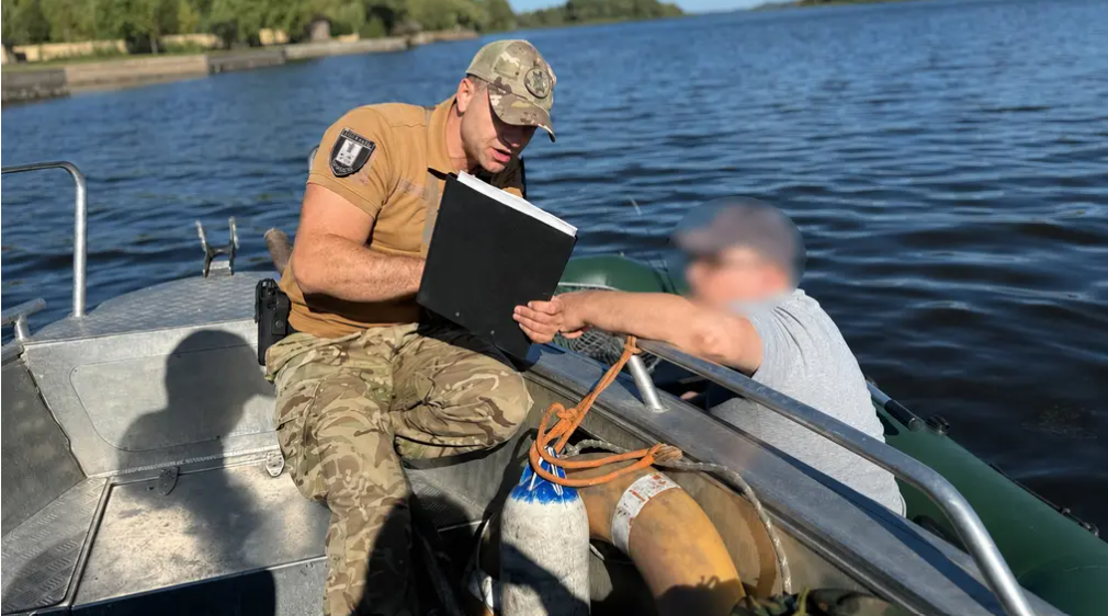 На Полтавщині ТЦК на човнах почали перевіряти обліковані дані чоловіків: деталі