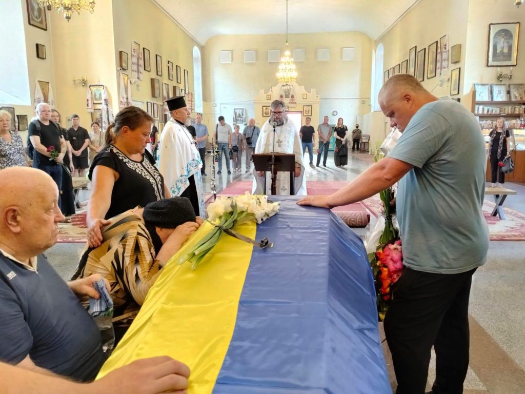Прощання із захисником Олегом Омельченком у Полтаві