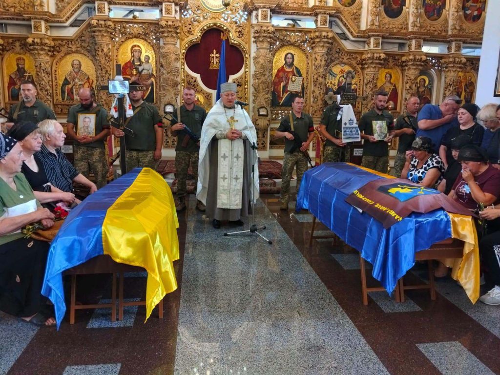 У Полтаві попрощалися з чотирма військовослужбовцями на щиті