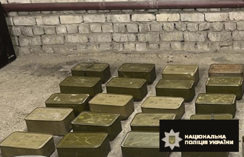 На Полтавщині викрили чоловіка, який продавав зброю та вибухові речовини