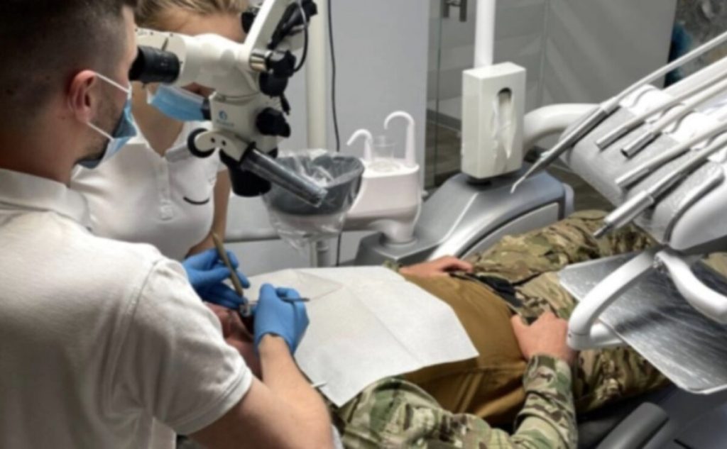 На Полтавщині ветерани з інвалідністю зможуть безкоштовно встановити зубні імпланти: хто має право Безкоштовна імплантація зубів для ветеранів у Полтавському обласному центрі стоматології
