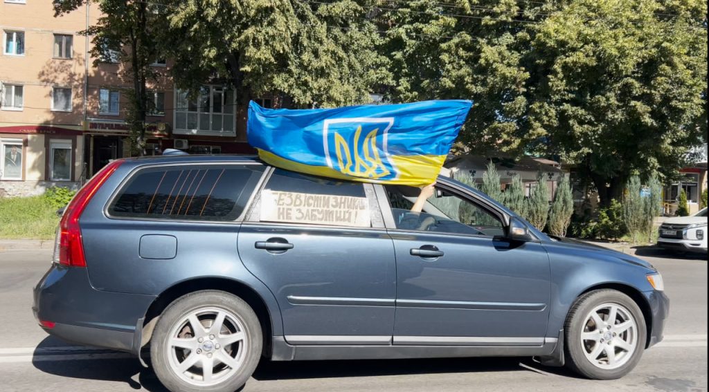 Понад 30 авто проїхали Полтавою, нагадуючи про ціну Незалежності У День Незалежності України Полтава долучилася до всеукраїнського автопробігу