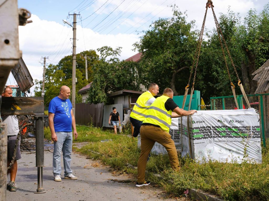 У Полтавській громаді через вибухову хвилю пошкоджено 15 будинків та 6 автомобілів У Полтавській громаді через вибухову хвилю пошкоджено 15 будинків та 6 автомобілів
