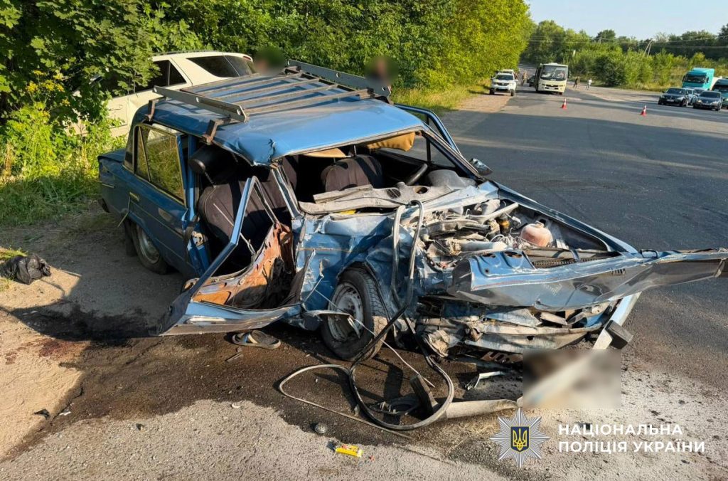 ДТП на Лубенщині: після зіткнення Mercedes і ВАЗ загинув пасажир Наслідки ДТП на Лубенщині за участю Mercedes ML та ВАЗ