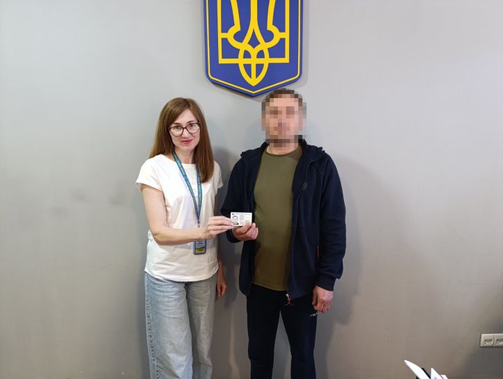 У Полтавській області військовий у 38 років отримав свій перший паспорт