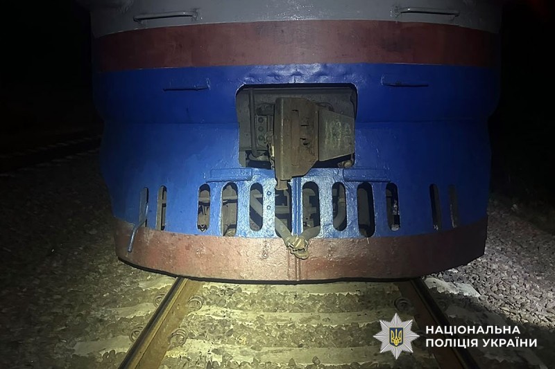 У Лубнах електропотяг збив на смерть 23-річного чоловіка, який в навушниках переходив колії