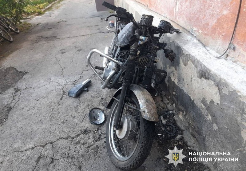 У Лубнах затримали чоловіка, який підпалив мотоцикл