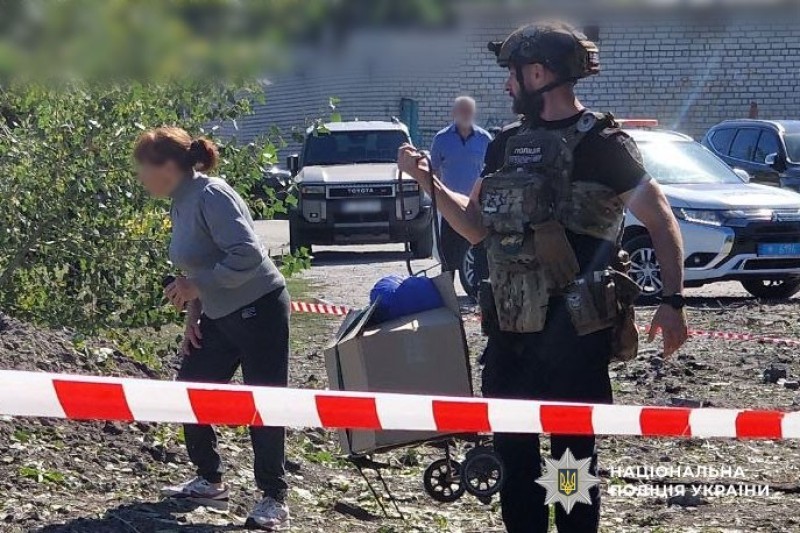 Поранена жінка та пошкоджені будинки та автомобілі: документують наслідки обстрілу