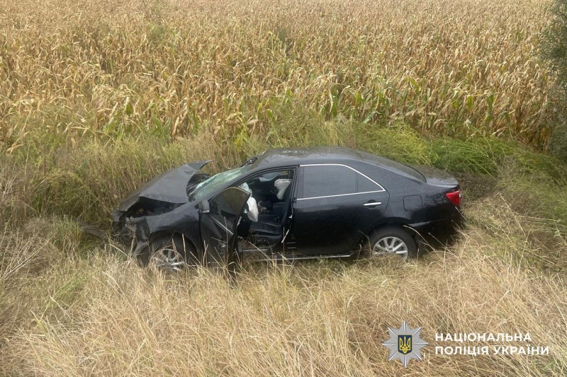 На Полтавщині зіткнулися легковик та автобус: двоє людей поранені